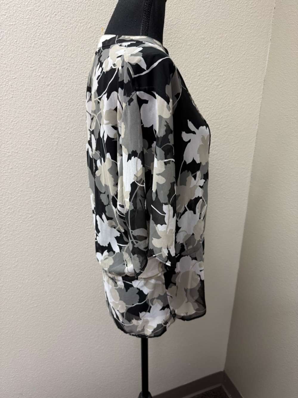 Banana Republic Floral Blouse Small Sheer Pleated Button Boho Tie Waist Top - Picture 7 of 11